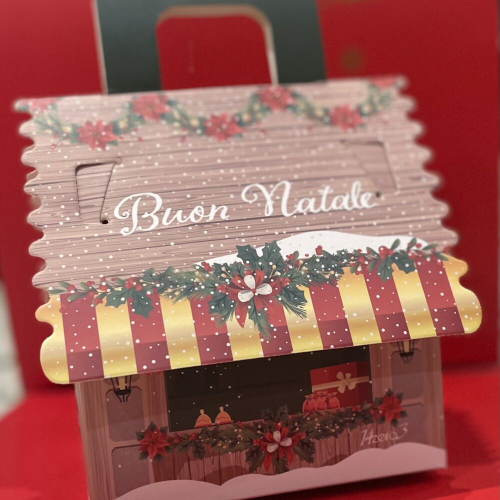 Casetta tema natalizio con tisana